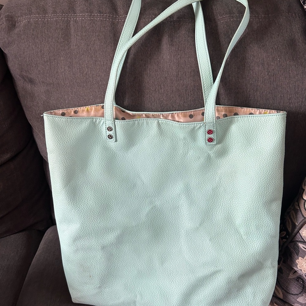 Thirty-One Green Shoulder Bag with Classic Design